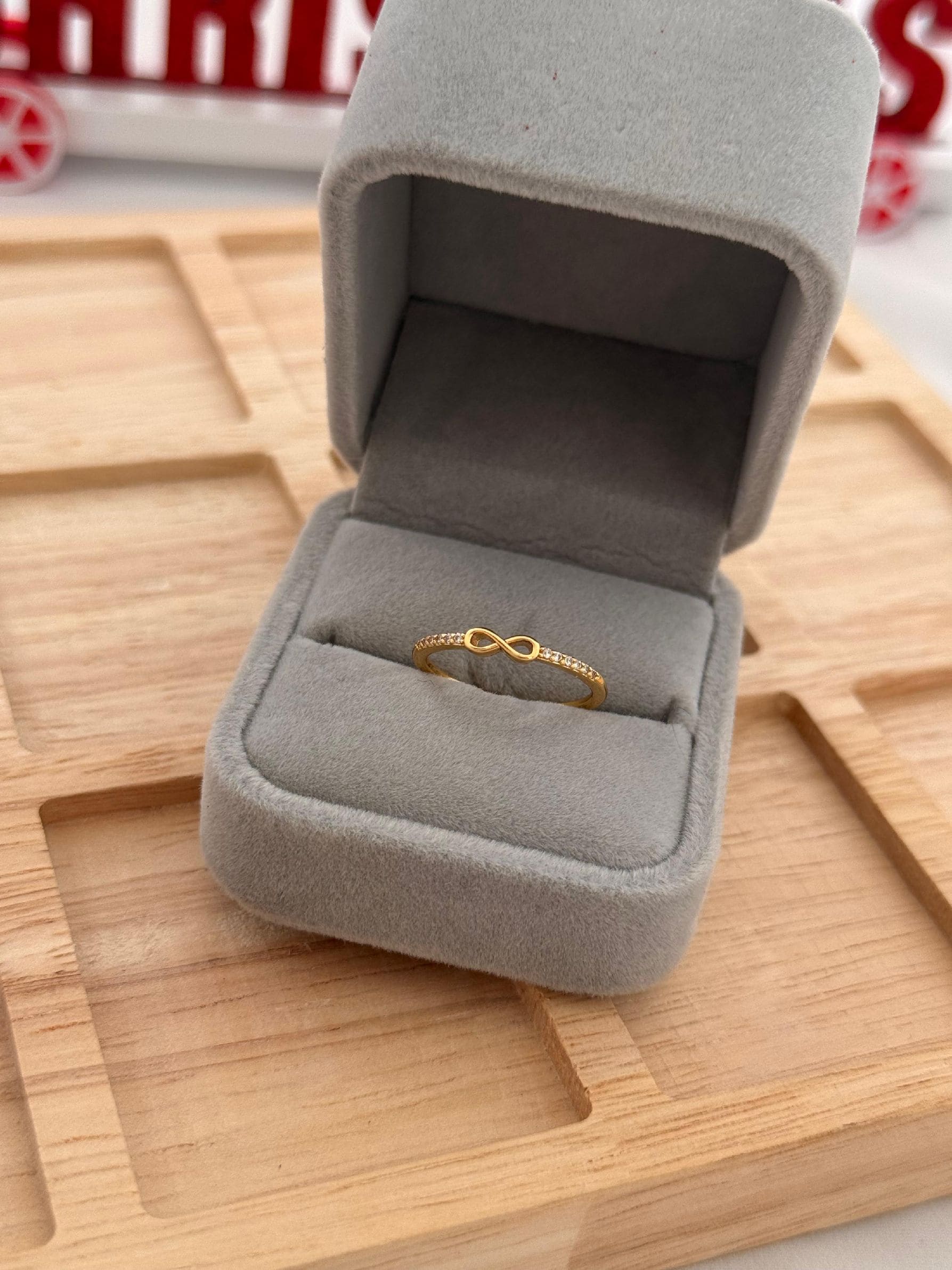Anillo infinito delgado